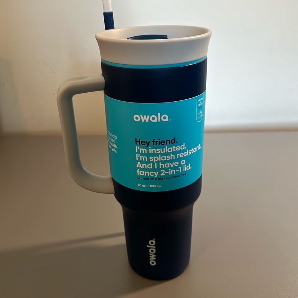 Owala insulated tumbler 40 ounces, navy blue